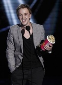 Tom Felton, recibe su premio al mejor villano por su rol como Draco Malfoy en "Harry Potter and the Half-Blood Prince"